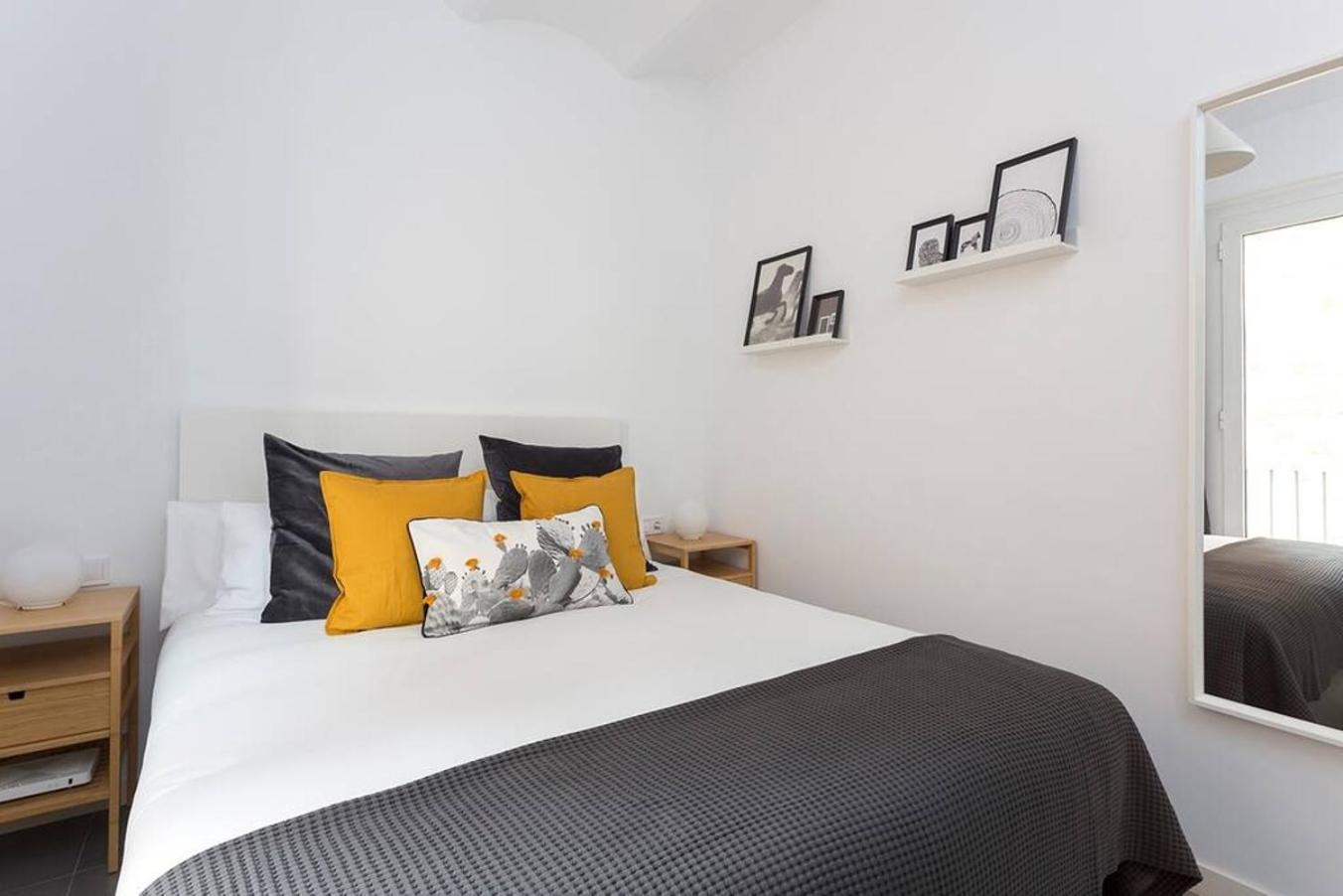 Cozy And Quiet In Trendy Sants Barcelona